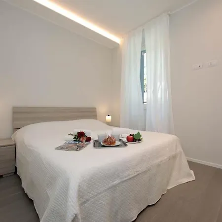 Sleeps 4 Pool Air Con شقة